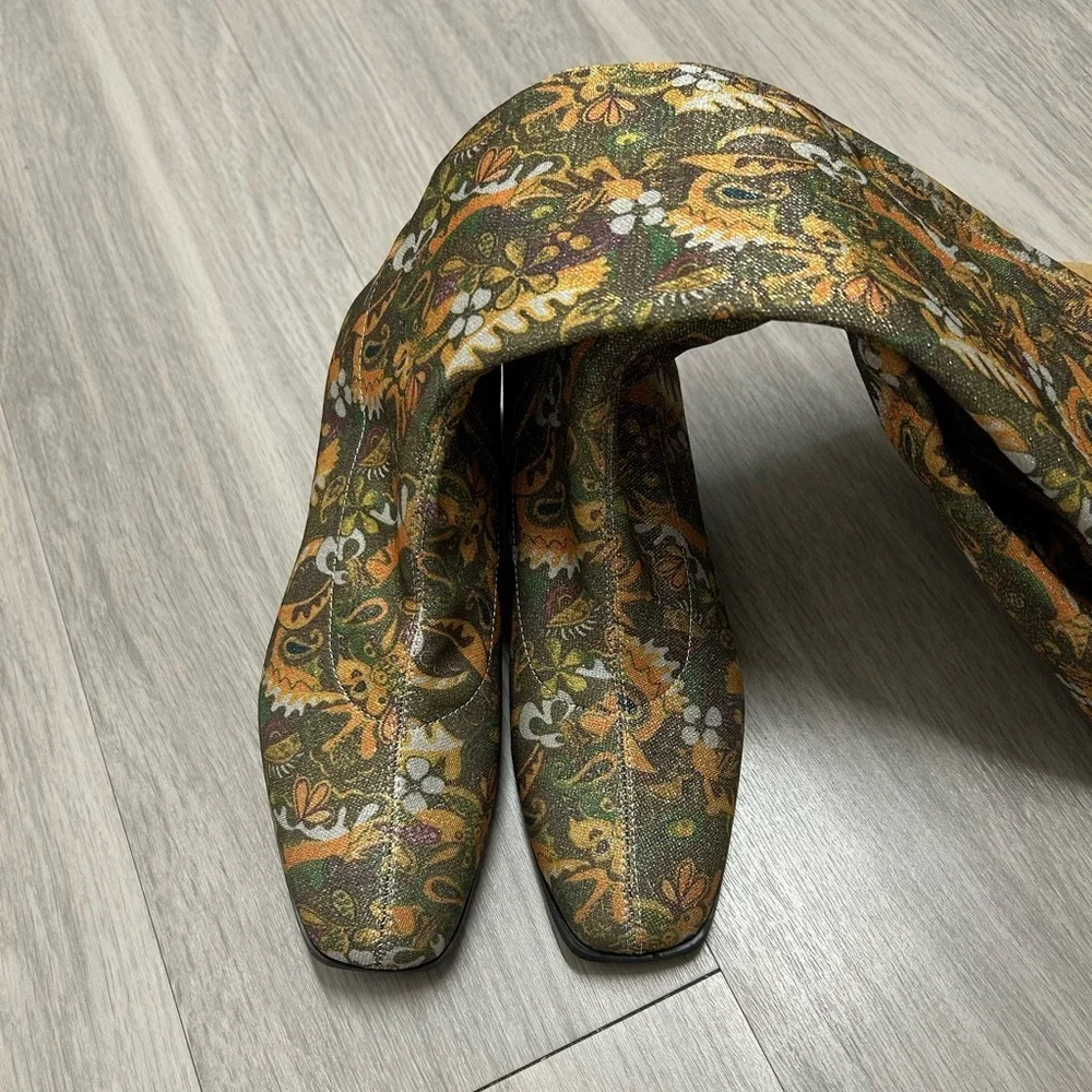 NWT Chelsea & Violet Zayla Floral Print Tall Boots Size 7.5